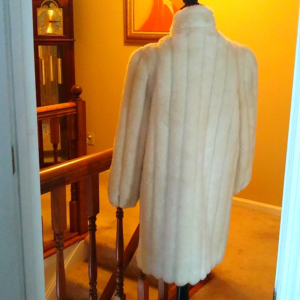 Lintage Off-White Faux Fur Coat - sz 15/16 - NOT Included in Bundling Sale - Picture 6 of 14